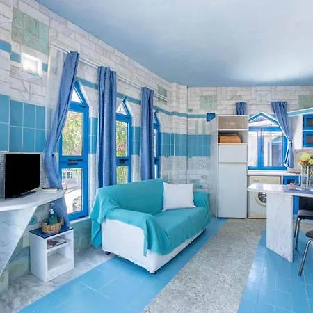 Paco's Superior 8 Apartment *